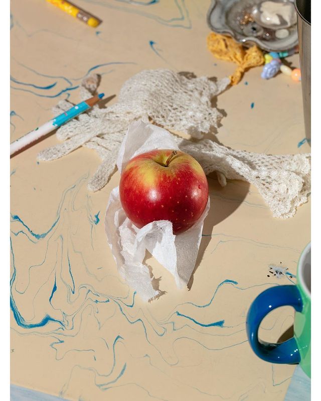 Фешн-фотограф показує, як потрібно проводити час на карантині: ефектні фото - фото 394510