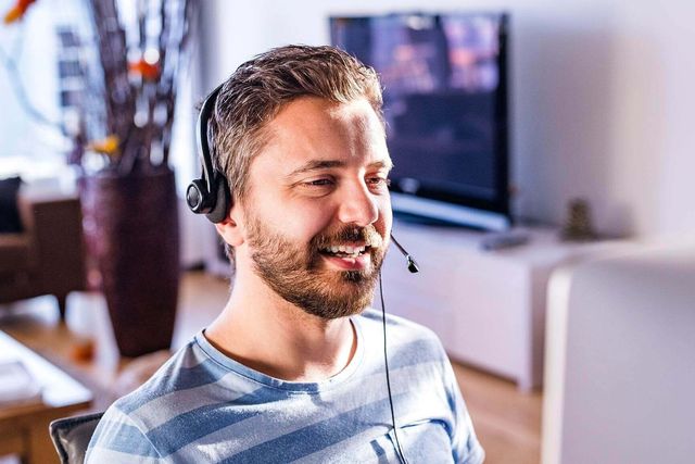 Не забувайте дзвонити рідним і близьким - фото 394678