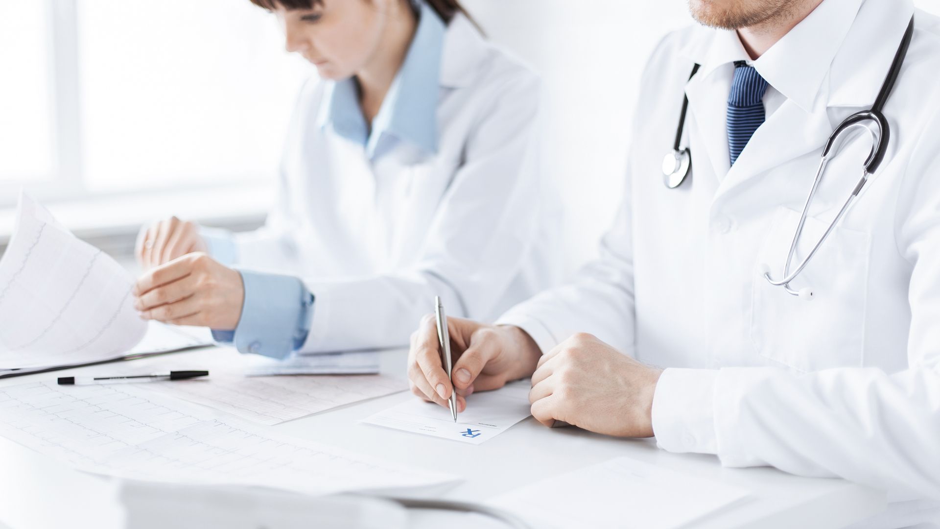 Найбільше у зоні ризику лікарів - фото 1