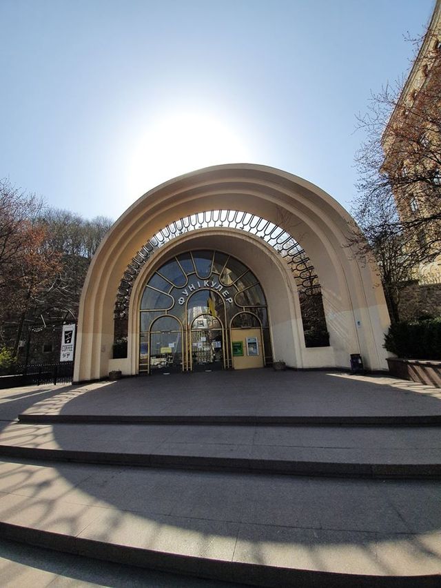 Київ на карантині: у мережі з'явилися вражаючі фото порожньої столиці - фото 394908