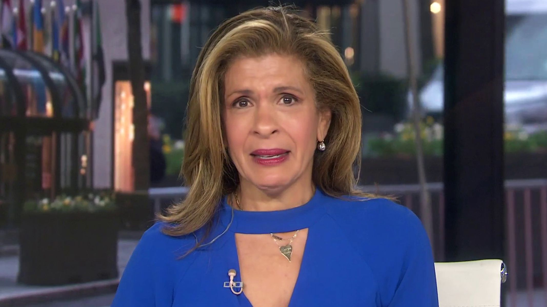 Ведуча новин розплакалася у прямому ефірі через коронавірус: відео