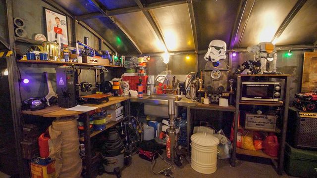 Британець кілька років будував бункер під землею (фото) - фото 395213