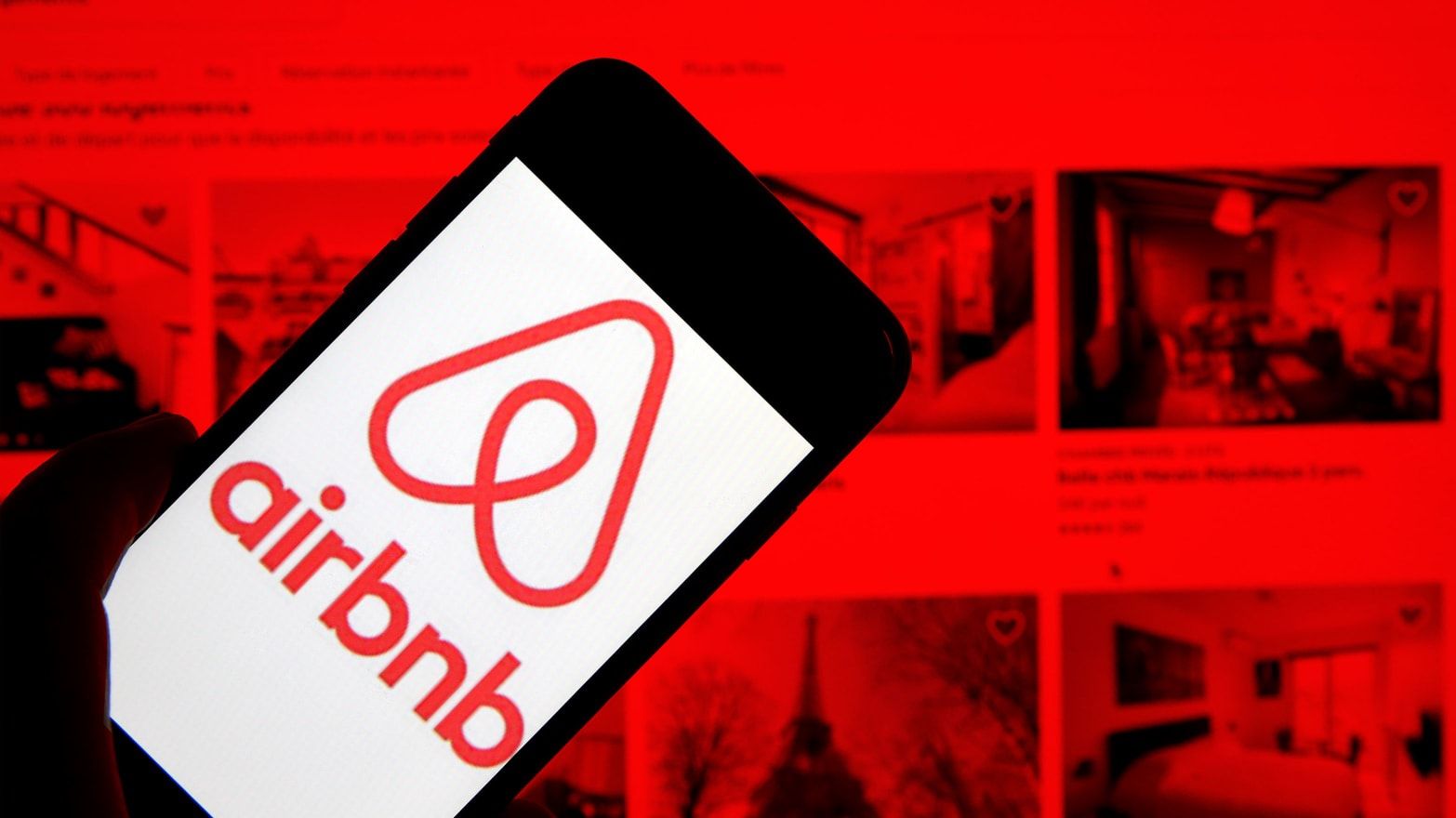 Стало відомо, яку суму Airbnb виплатить постраждали від скасувань бронювань