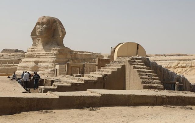 Як дезінфікують головний туристичний об'єкт Єгипту - фото 395289