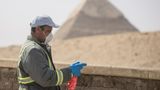 Як дезінфікують головний туристичний об'єкт Єгипту