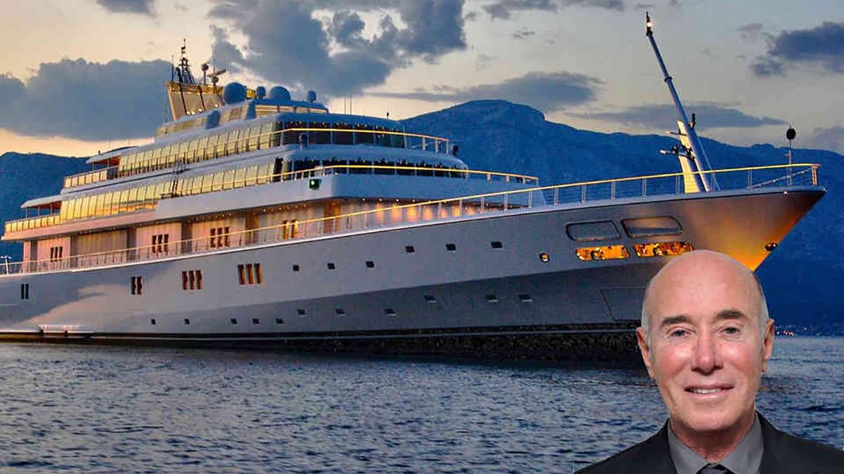Мільярдер сів на карантин на найбільшій приватній яхті у світі