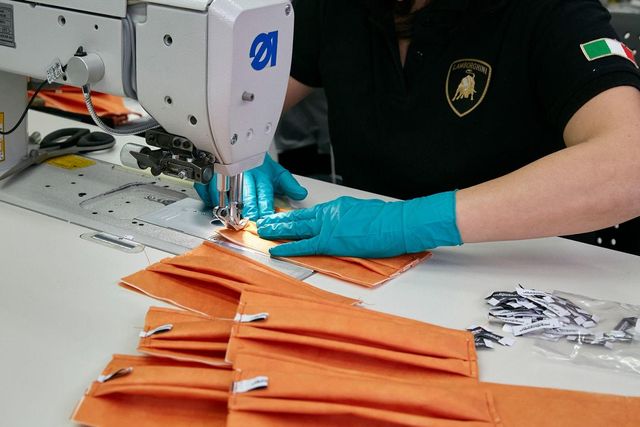 Lamborghini починає випуск медичних масок - фото 395445