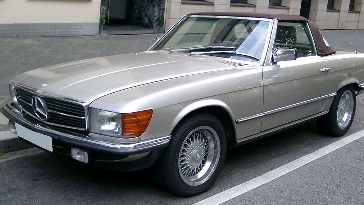 40-річний Mercedes перетворили в ефектний електромобіль: відео