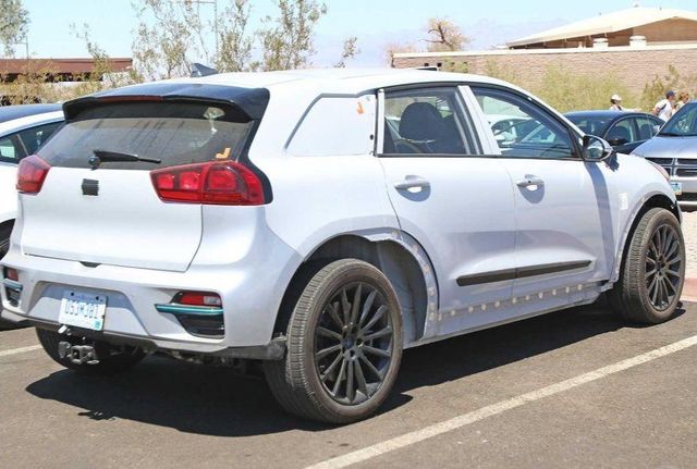 Електрокросовер від Genesis уже вивели на тести - фото 395544