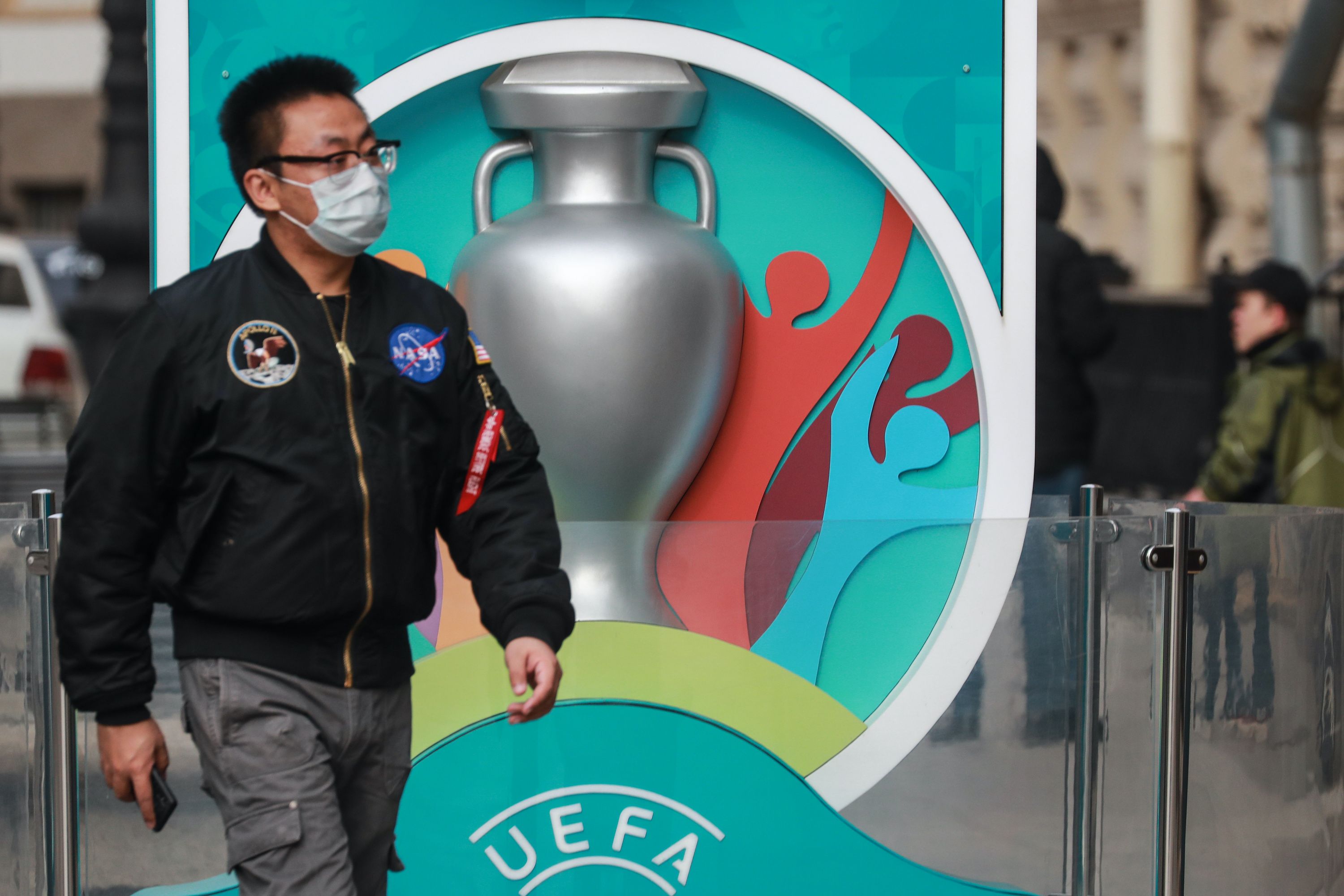 Фінали Ліги чемпіонів і Ліги Європи можуть пройти, але без глядачів