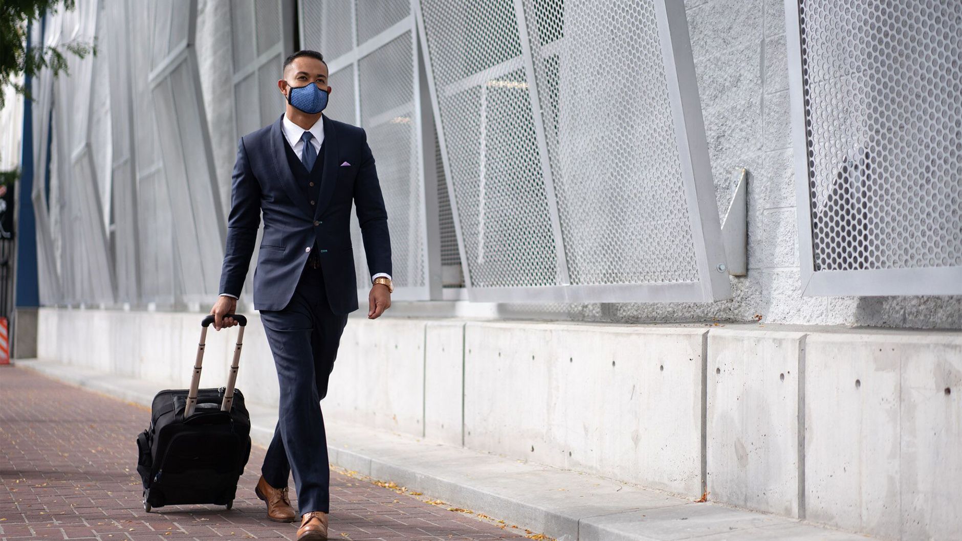 Чому всі в Україні зобов'язані носити маски: пояснення МОЗ