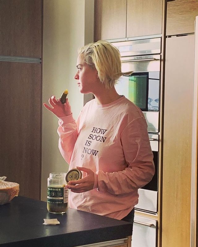 Вагітна Кеті Перрі знялася без макіяжу - фото 395939