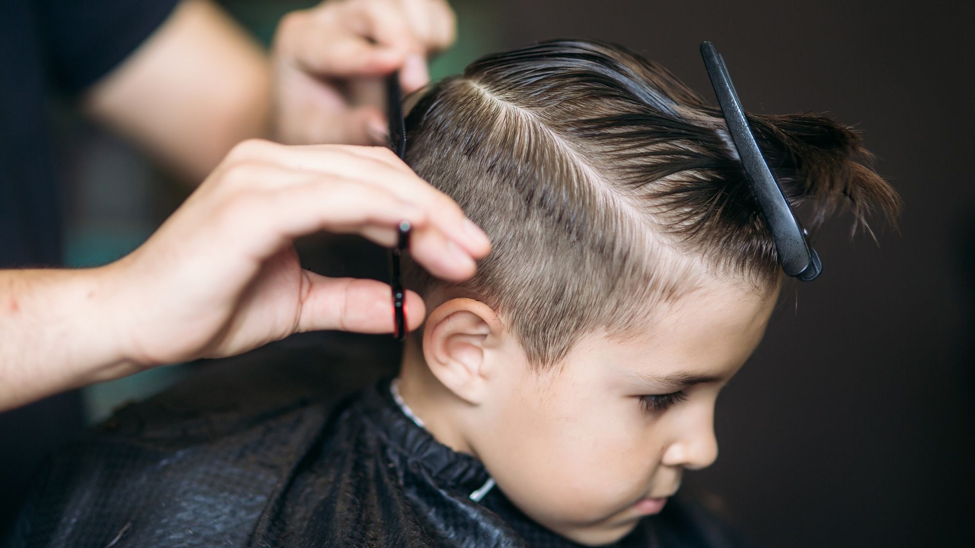 Батько познущався з сина, який прагнув зачіску як у Роналду: кумедне відео