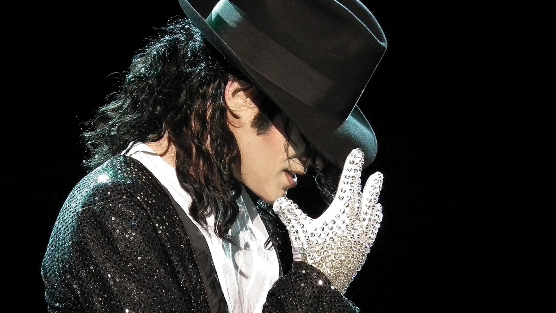 Рукавичка Майкла Джексона пішла з молотка за шалену суму