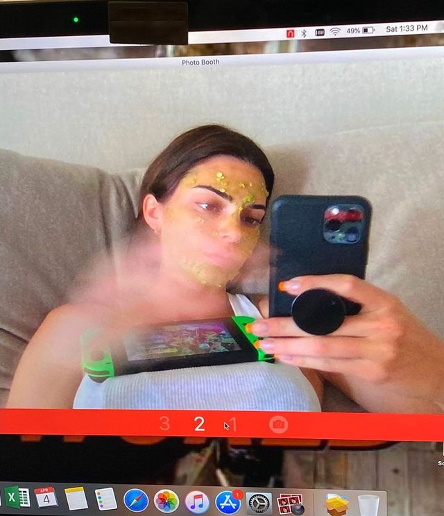 Кендалл Дженнер розбурхала мережу інтимними домашніми фото - фото 396391