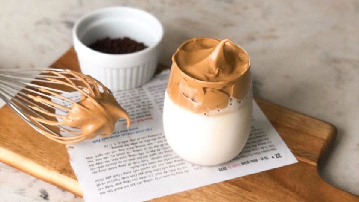 Пухнаста кава підкорює мережу: як її приготувати