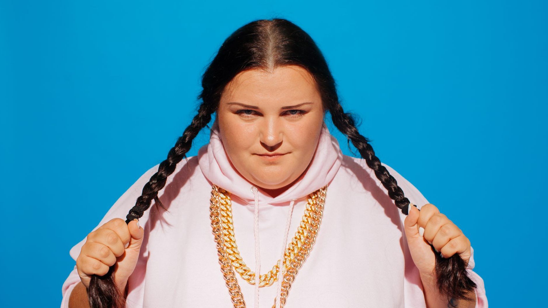 Alyona Alyona станцювала у прозорому вбранні разом з хлопцем