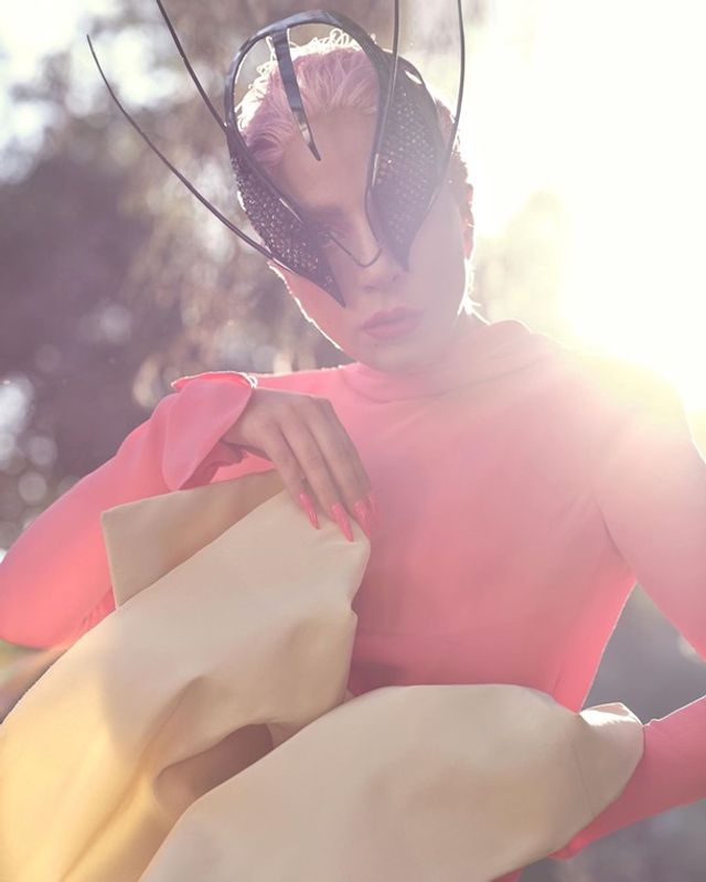 Леді Гага знялася в піджаку на голе тіло: гарячі фото - фото 397128