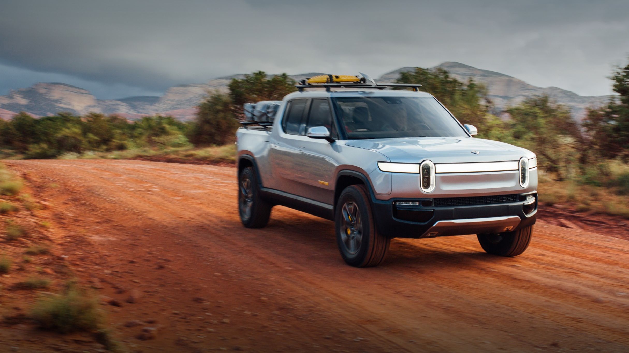 Вихід головного конкурента Tesla Cybertruck раптово перенесли