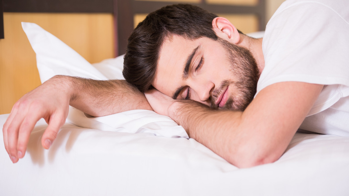 Учені рекомендують спати саме на цій половині ліжка - фото 1