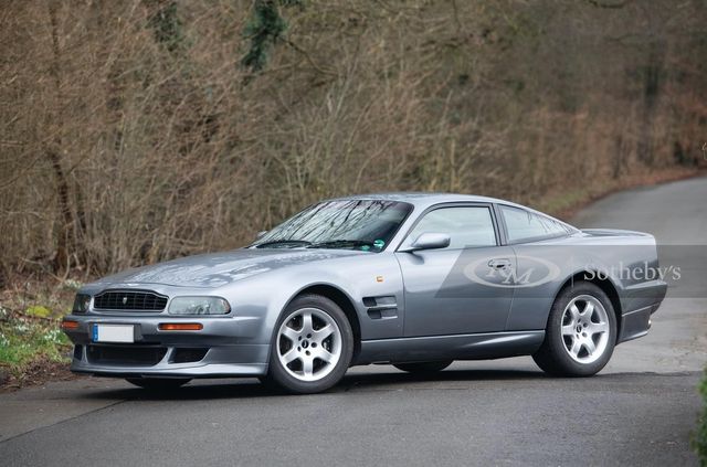 Екстремальний Aston Martin з 90-х пустять з молотка - фото 397370