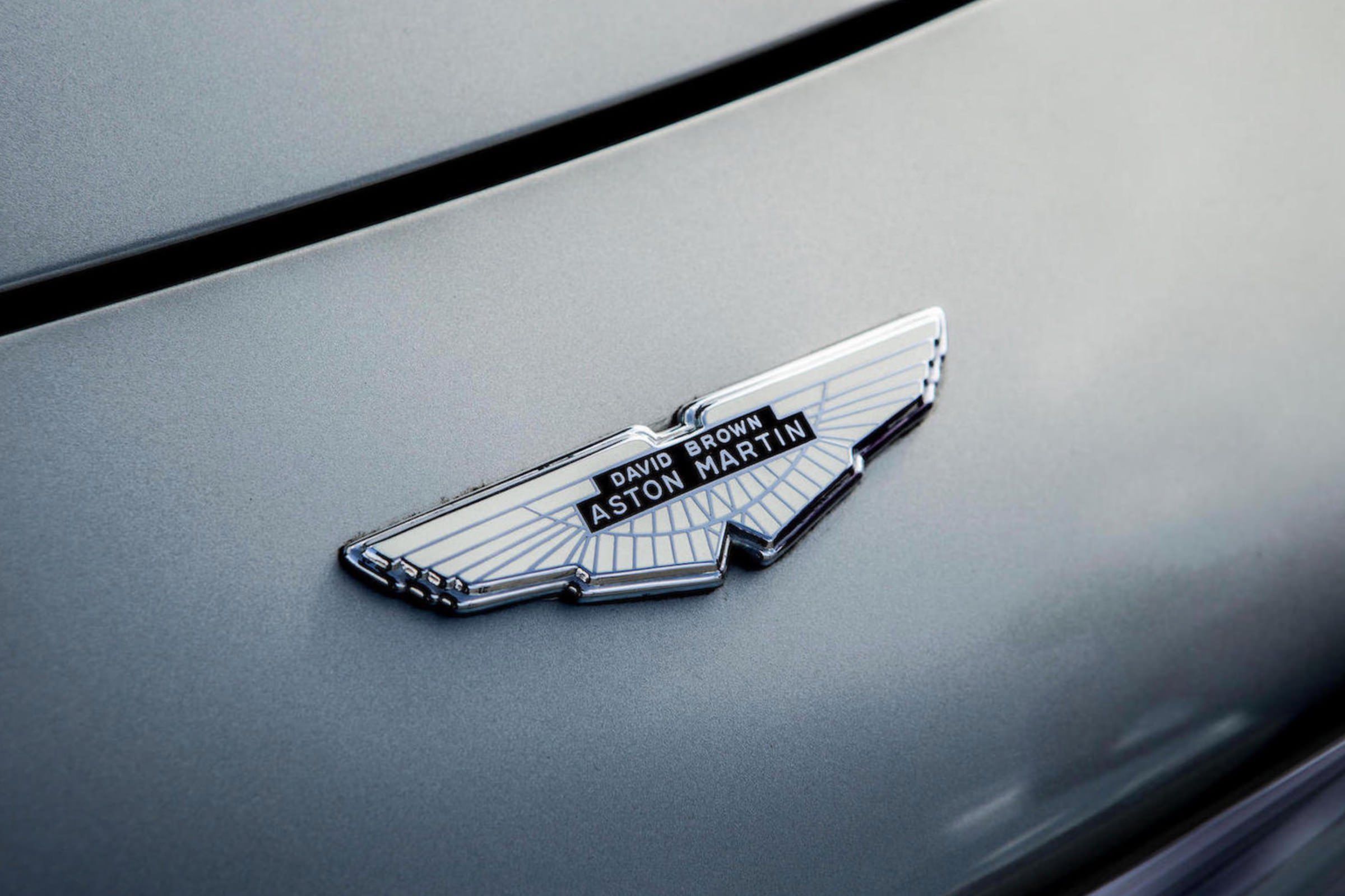 Екстремальний Aston Martin з 90-х пустять з молотка