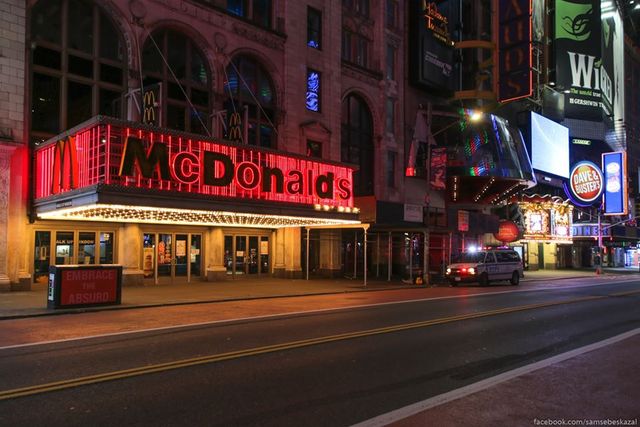 Як виглядає нічний Нью-Йорк на карантині - фото 397411