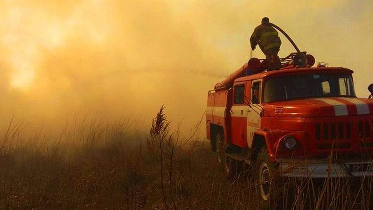 Зворушливий знімок пожежних з Чорнобиля вразив мережу - фото 1
