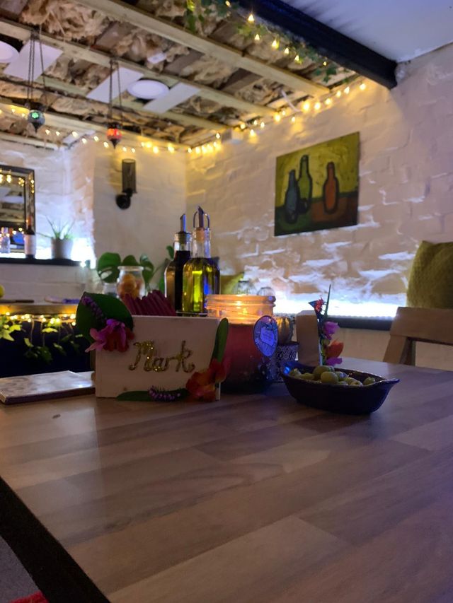 Британське подружжя перетворило гараж в іспанський ресторан (фото) - фото 397565