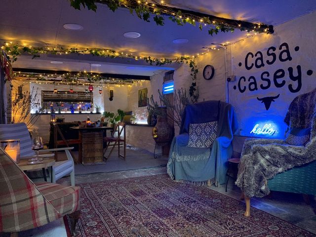 Британське подружжя перетворило гараж в іспанський ресторан (фото) - фото 397568