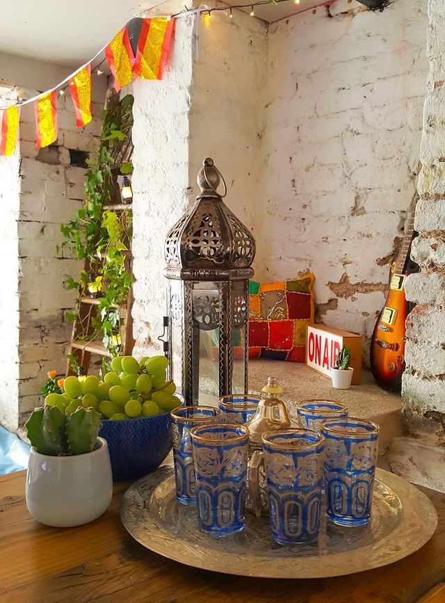 Британське подружжя перетворило гараж в іспанський ресторан (фото) - фото 397570