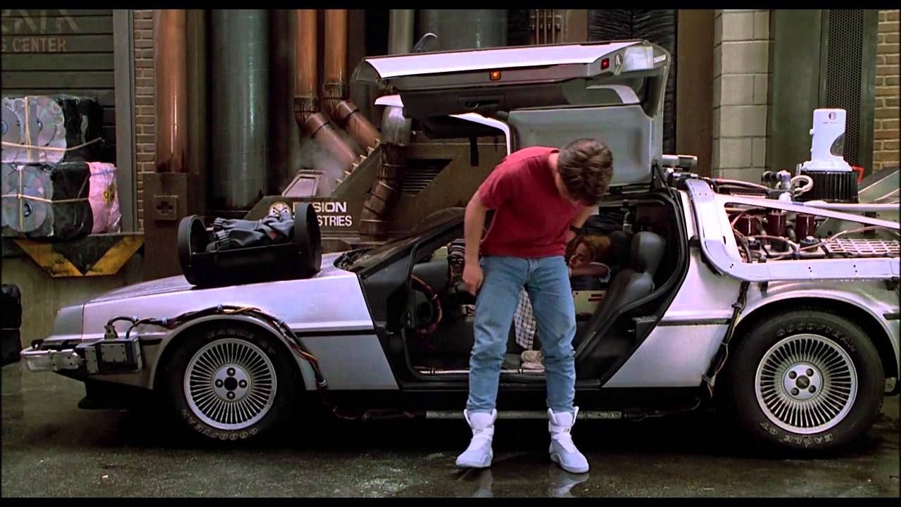 Назад у майбутнє 2: фанати перезняли відомий фільм за допомогою підручних засобів