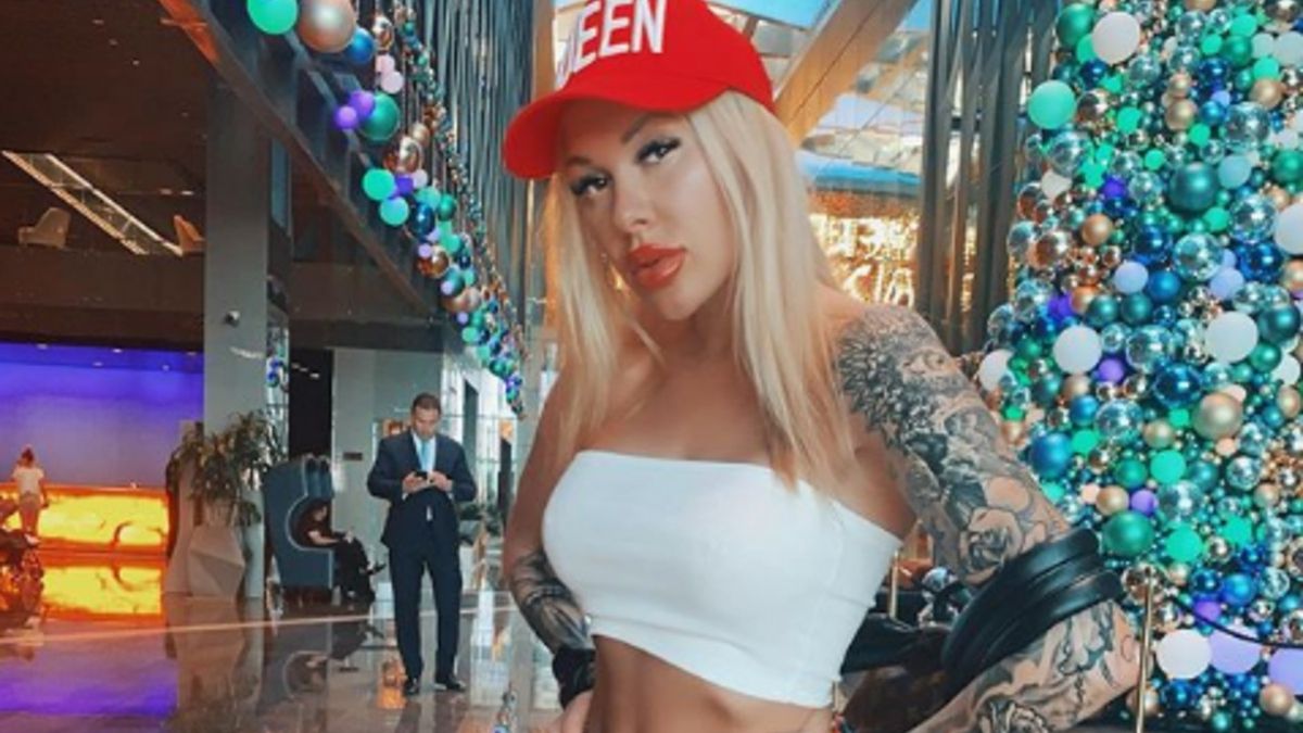 Дружина екскапітана Динамо приєдналася до подушкового челенджу: показала забагато