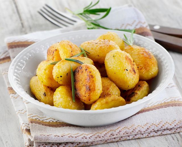 Названі корисні і шкідливі властивості картоплі - фото 397818