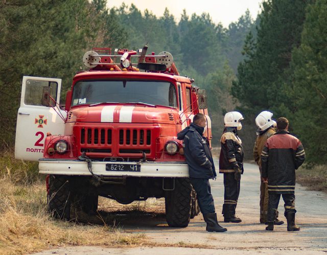 Пожежа в Чорнобильській зоні: останні новини та фото з епіцентру подій - фото 397869
