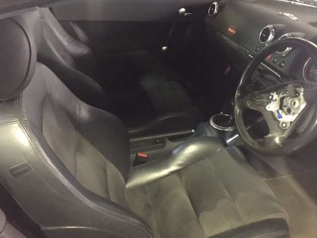 Шалені умільці: дивіться, як Audi TT перетворили на Bugatti Veyron - фото 397970