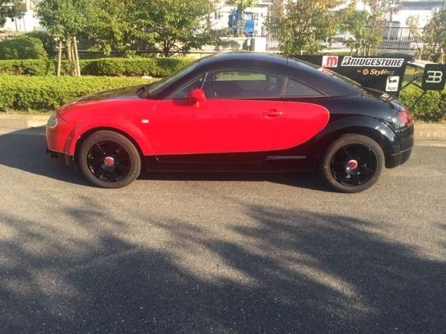 Шалені умільці: дивіться, як Audi TT перетворили на Bugatti Veyron - фото 397973