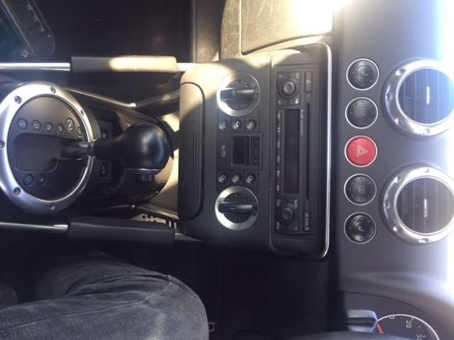 Шалені умільці: дивіться, як Audi TT перетворили на Bugatti Veyron - фото 397974