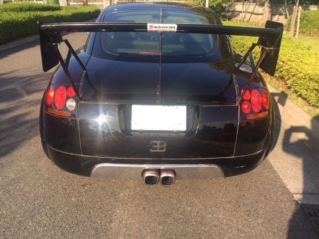 Шалені умільці: дивіться, як Audi TT перетворили на Bugatti Veyron - фото 397977