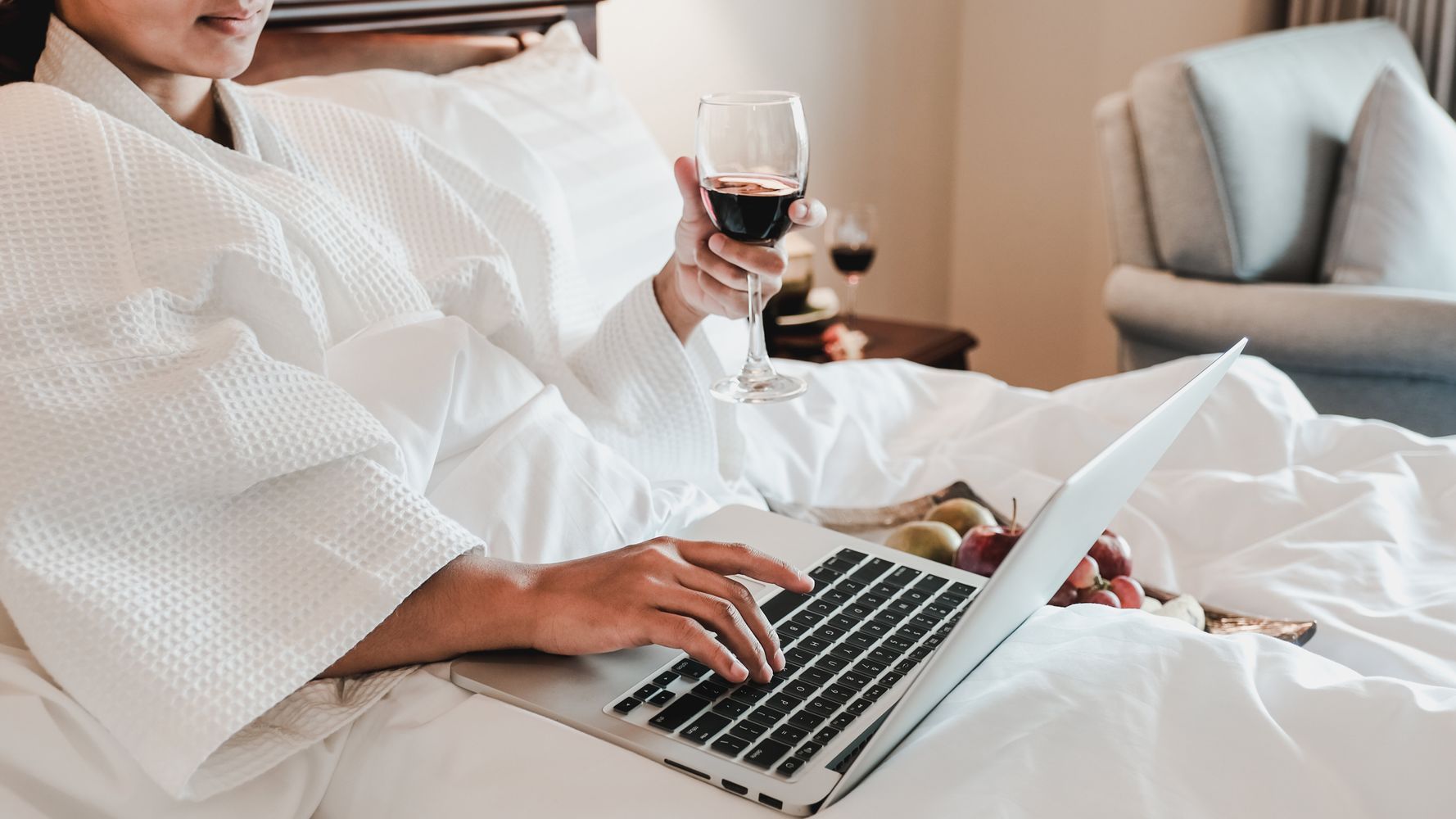 Як правильно пити з друзями на самоізоляції - фото 1