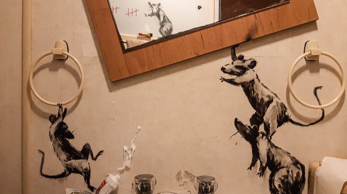 Дружина ненавидить, коли я працюю з дому: Бенксі показав нову карантинну роботу