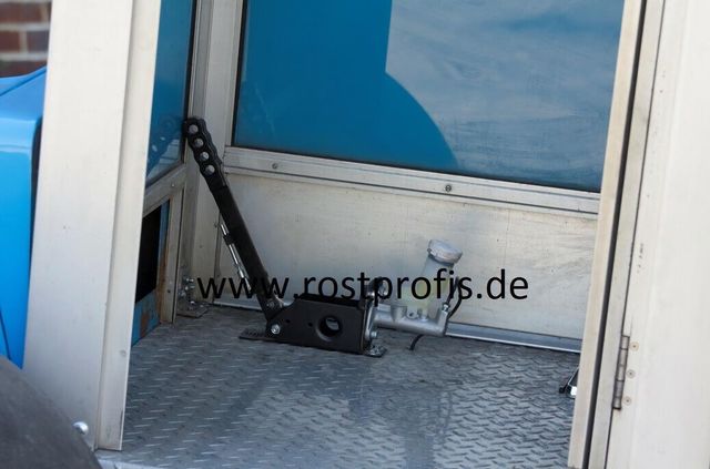 З молотка піде хот-род з кабіною у вигляді телефонної будки - фото 398460