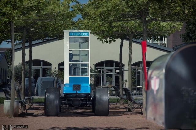 З молотка піде хот-род з кабіною у вигляді телефонної будки - фото 398461