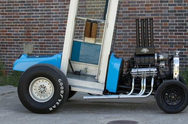 З молотка піде хот-род з кабіною у вигляді телефонної будки - фото 398462