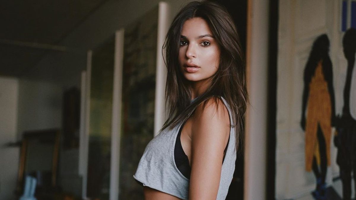 Супермодель Емілі Ратажковскі знялася топлес: інтимне фото