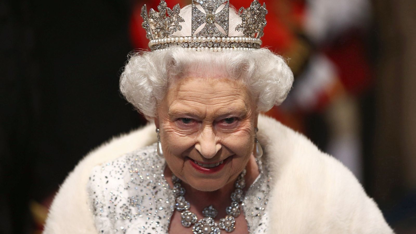 Єлизавета II попросила скасувати салют в її день народження