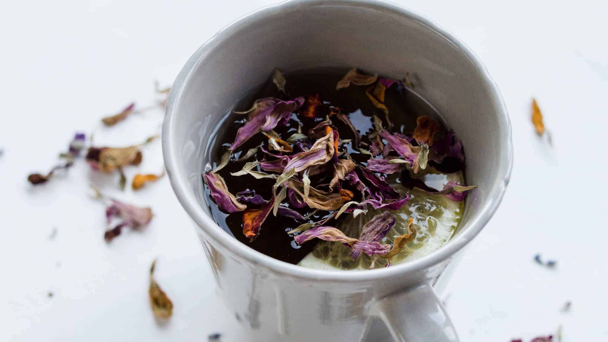 Лікарі розповіли, кому особливо корисний чай каркаде