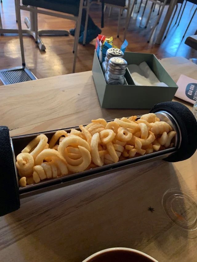 Дивна презентація страв у закладах, яка викликає подив і шок (фото) - фото 399086