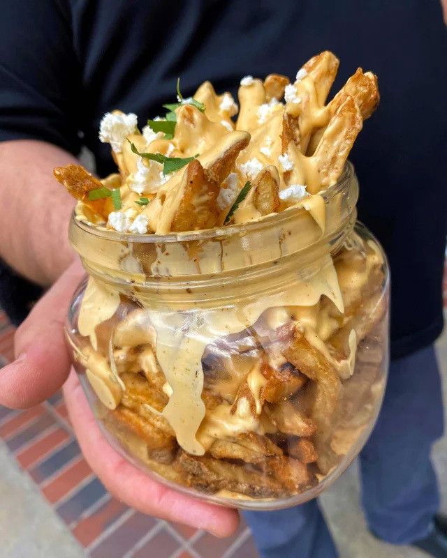 Дивна презентація страв у закладах, яка викликає подив і шок (фото) - фото 399100