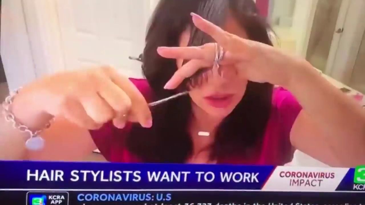 Ведуча зняла репортаж вдома з голим чоловіком на фоні (відео 18+)